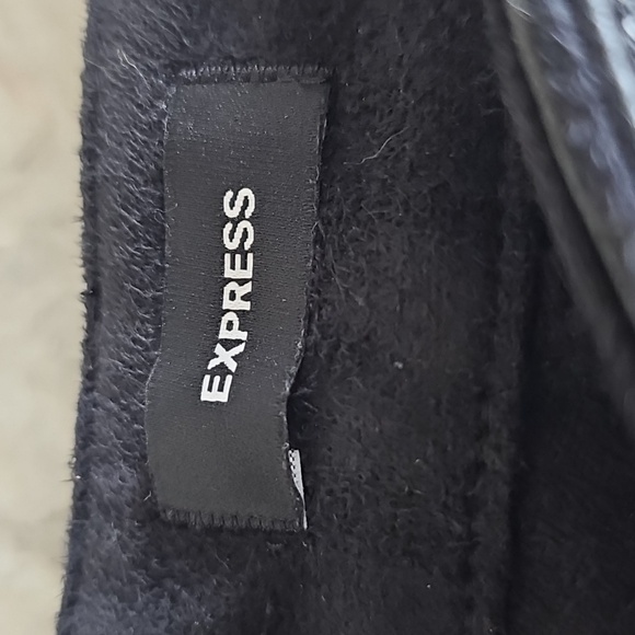 Express Black Faux Leather High Waisted 90's Slim Leg Pants Sz 4 - Picture 3 of 9